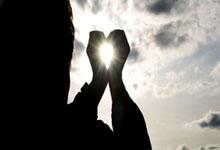 风电巨头Ørsted“断臂求生”：将“全球最大海上风电场”一半的股份卖给PE巨头阿波罗，作价65亿美元